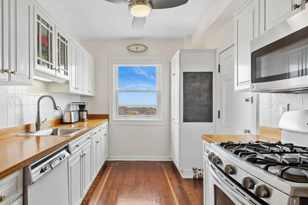 4300 North Marine Drive Chicago IL 60613