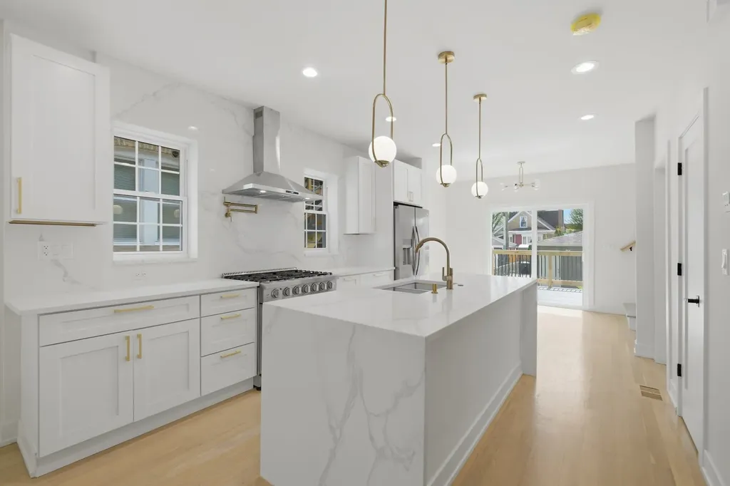 6707 West Imlay Street Chicago IL 60631