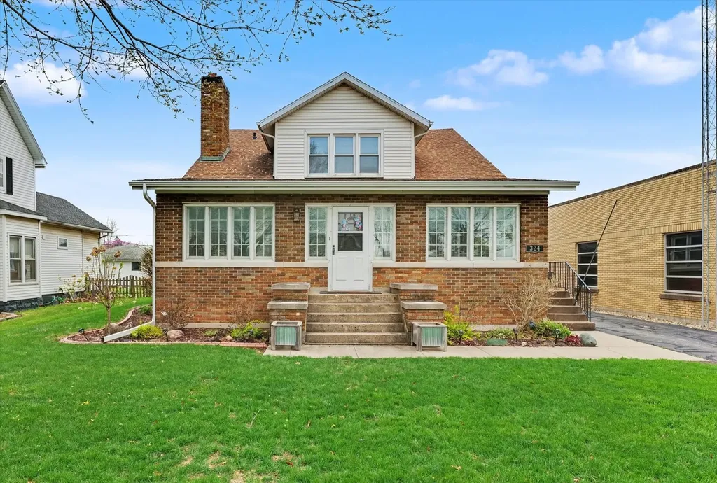 324 South Sangamon Avenue Gibson City IL 60936