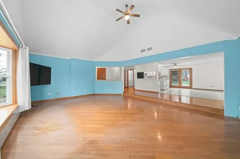 537 Erma Drive Lake Holiday IL 60552