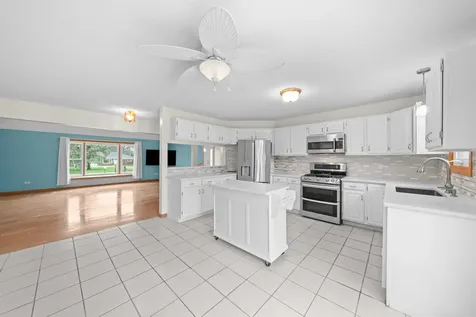 537 Erma Drive Lake Holiday IL 60552