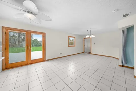 537 Erma Drive Lake Holiday IL 60552