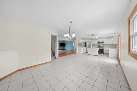 537 Erma Drive Lake Holiday IL 60552