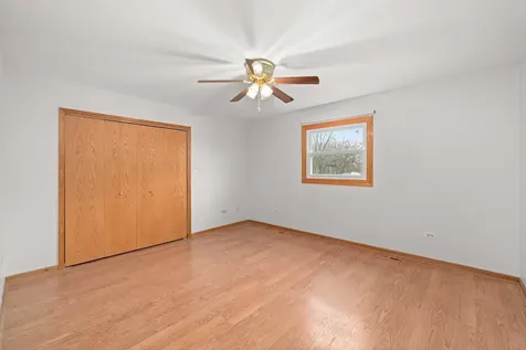 537 Erma Drive Lake Holiday IL 60552