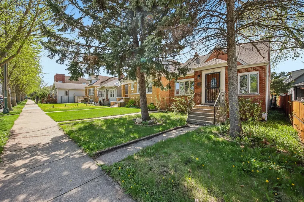 3832 North Oak Park Avenue Chicago IL 60634