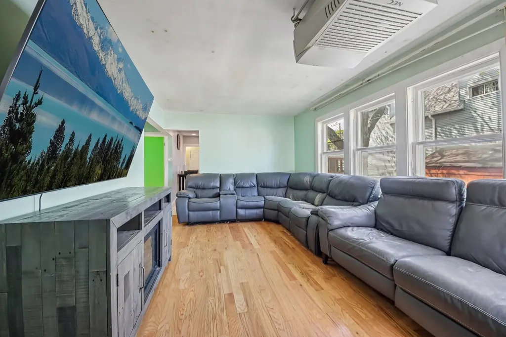 3832 North Oak Park Avenue Chicago IL 60634