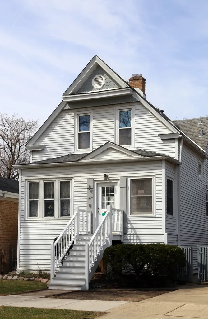 4644 North Kennicott Avenue Chicago IL 60630