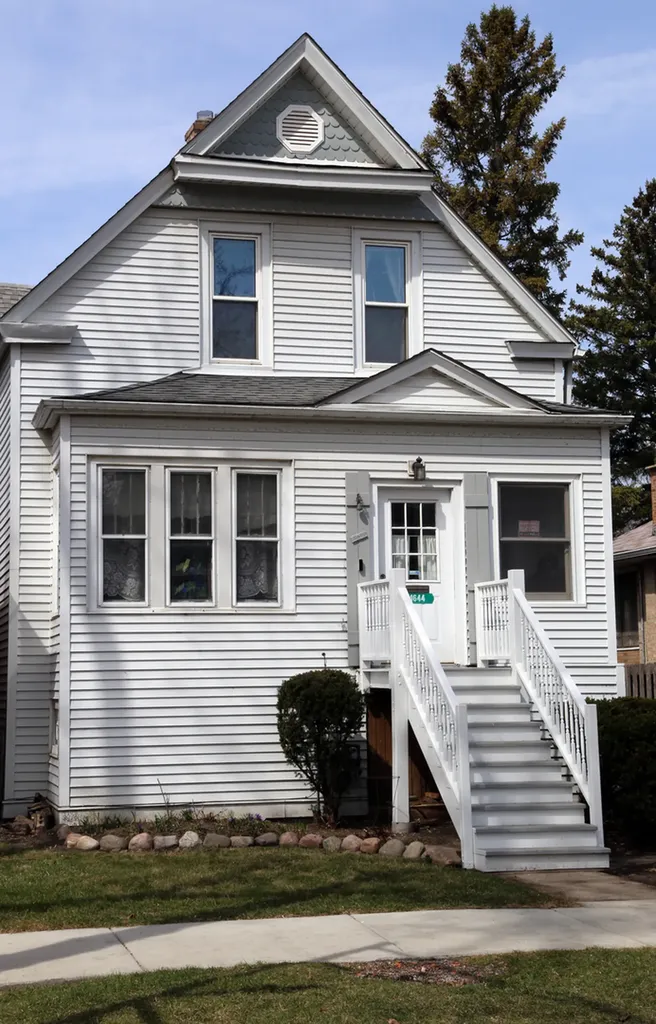 4644 North Kennicott Avenue Chicago IL 60630