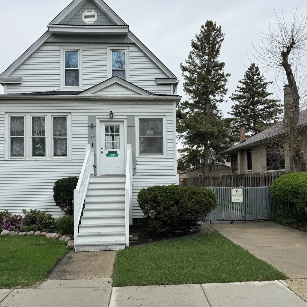 4644 North Kennicott Avenue Chicago IL 60630