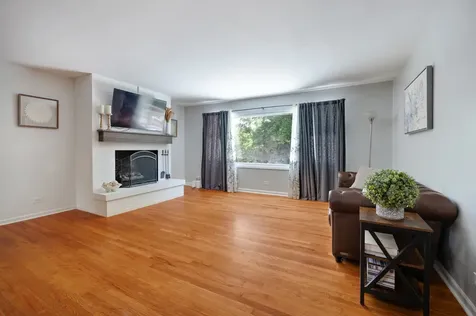 703 Crestview Drive Ingleside IL 60041