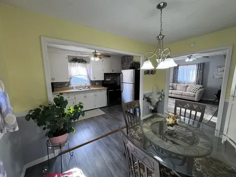212 West Allmon Street Salem IL 62881