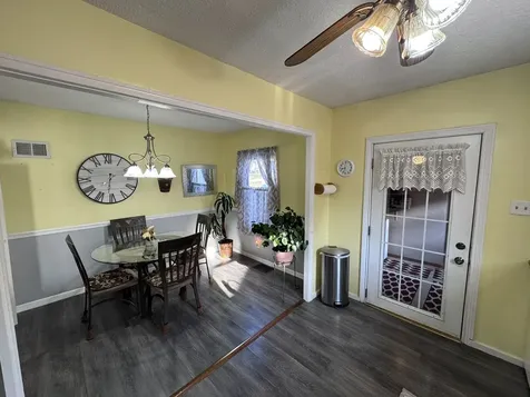 212 West Allmon Street Salem IL 62881