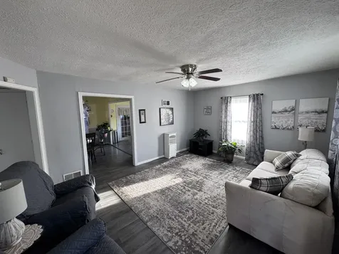 212 West Allmon Street Salem IL 62881