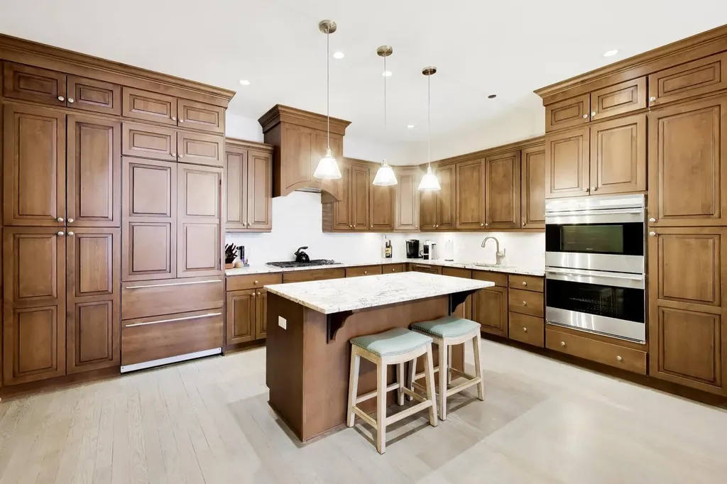 208 North Park Drive Chicago IL 60601