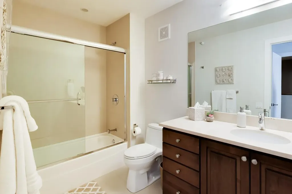 208 North Park Drive Chicago IL 60601