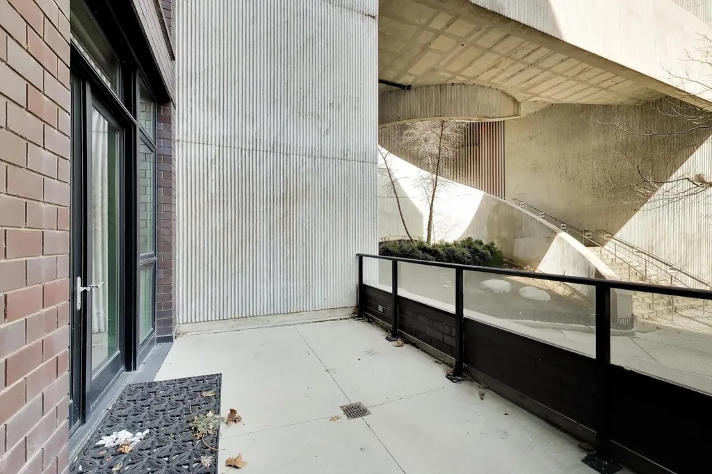 208 North Park Drive Chicago IL 60601