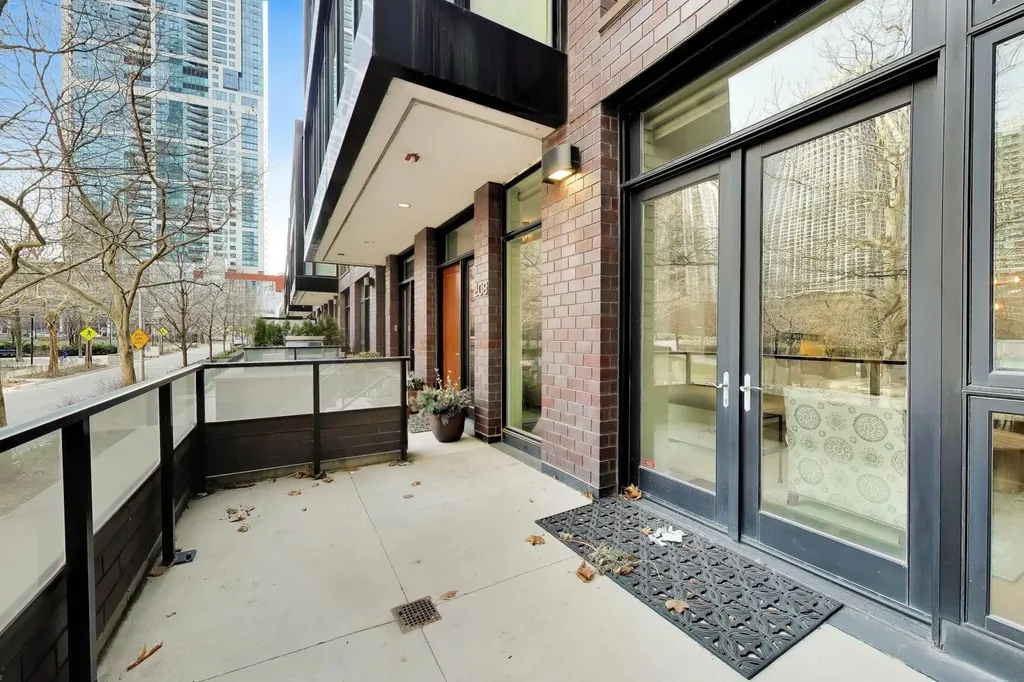 208 North Park Drive Chicago IL 60601