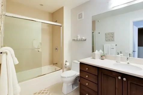 208 North Park Drive Chicago IL 60601