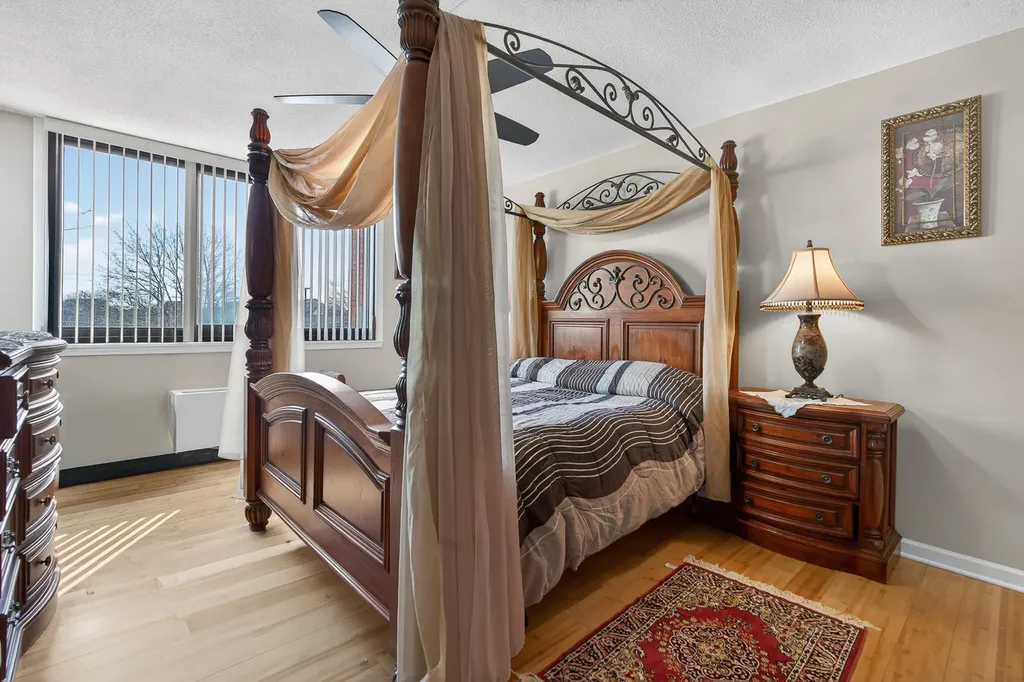 2000 Saint Regis Drive Lombard IL 60148
