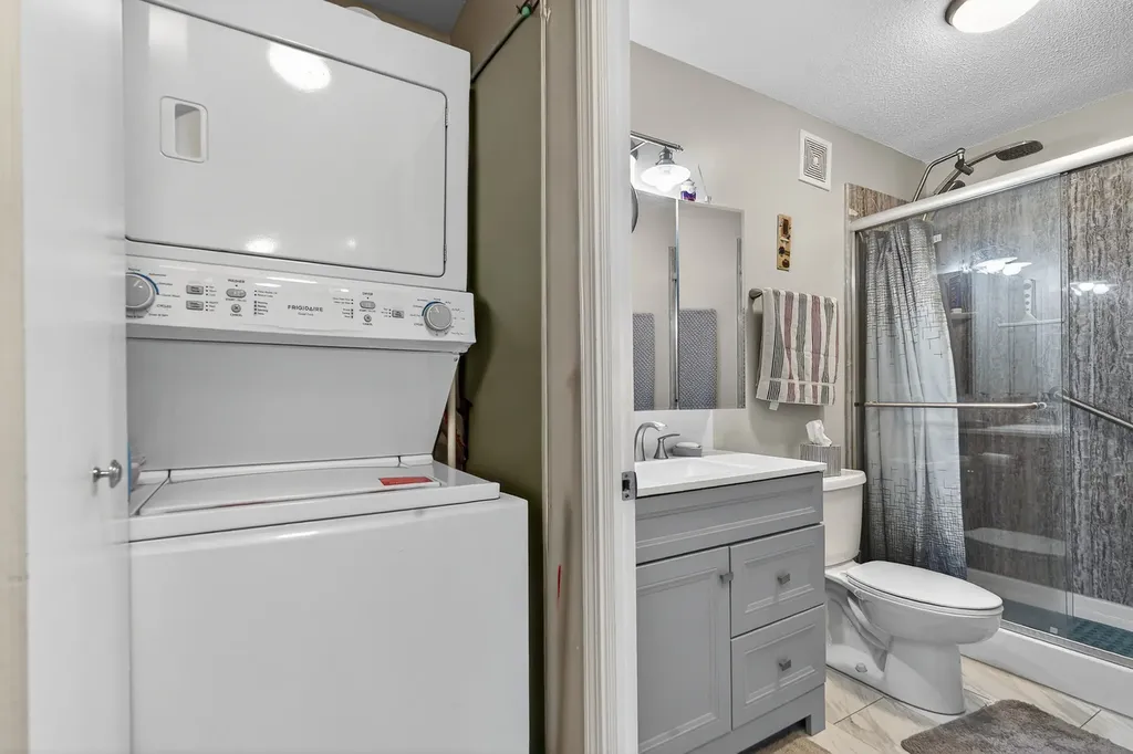 2000 Saint Regis Drive Lombard IL 60148
