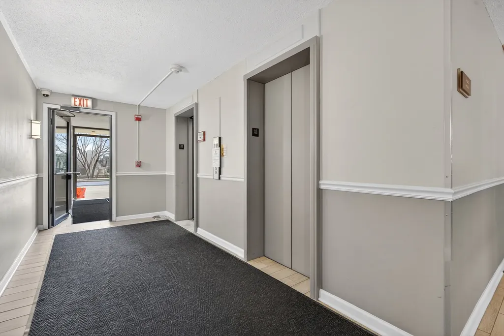 2000 Saint Regis Drive Lombard IL 60148