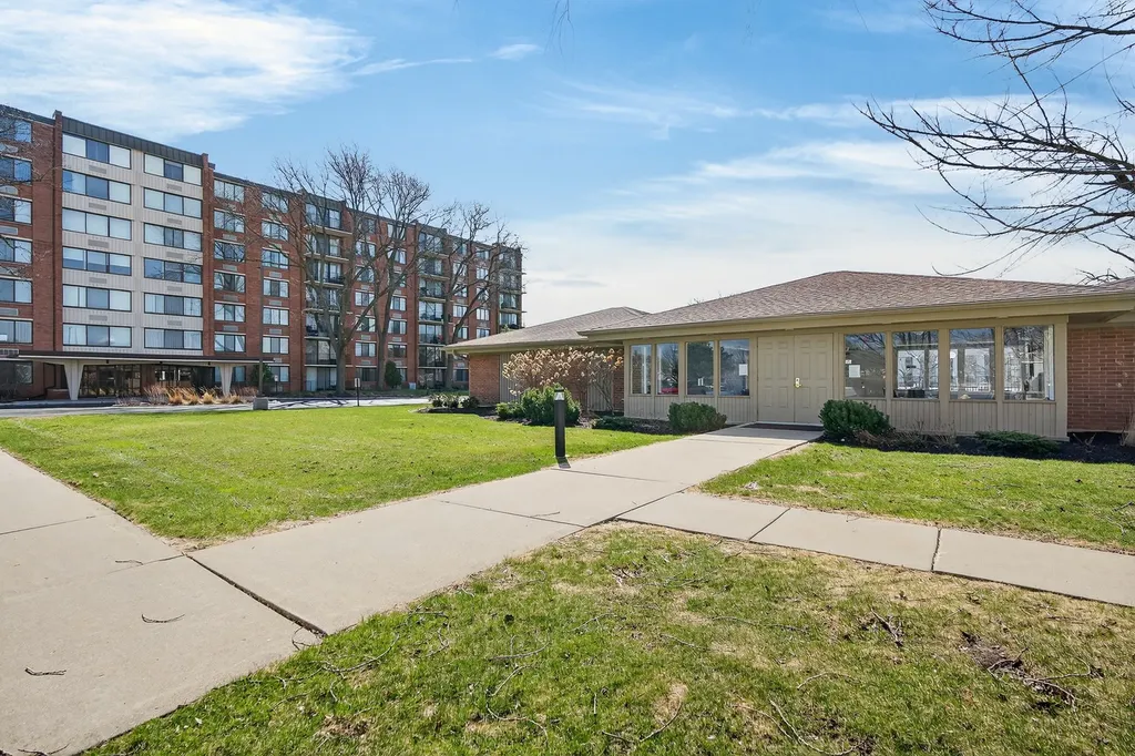 2000 Saint Regis Drive Lombard IL 60148