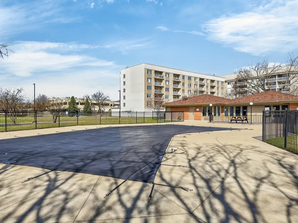 2000 Saint Regis Drive Lombard IL 60148