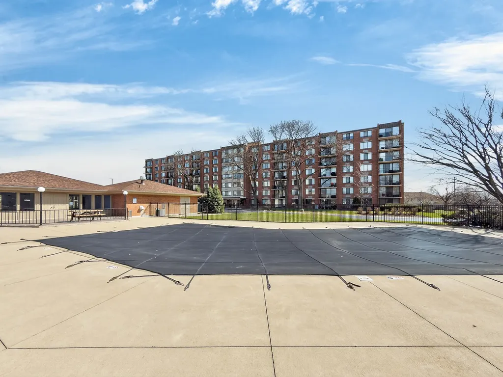2000 Saint Regis Drive Lombard IL 60148