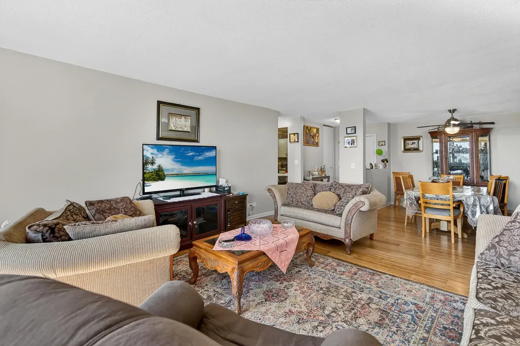 2000 Saint Regis Drive Lombard IL 60148