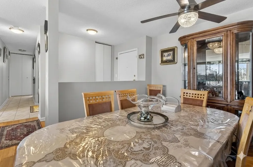 2000 Saint Regis Drive Lombard IL 60148