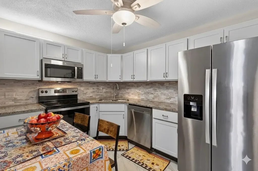 2000 Saint Regis Drive Lombard IL 60148