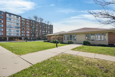 2000 Saint Regis Drive Lombard IL 60148