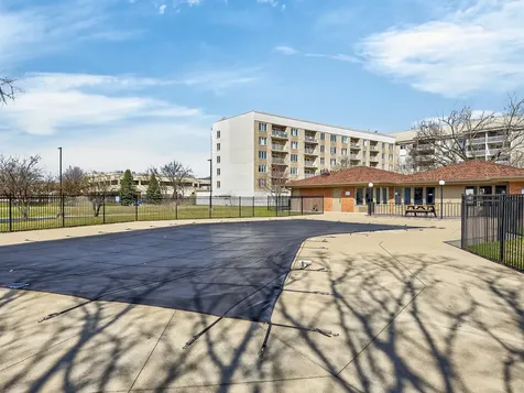 2000 Saint Regis Drive Lombard IL 60148