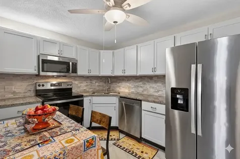 2000 Saint Regis Drive Lombard IL 60148