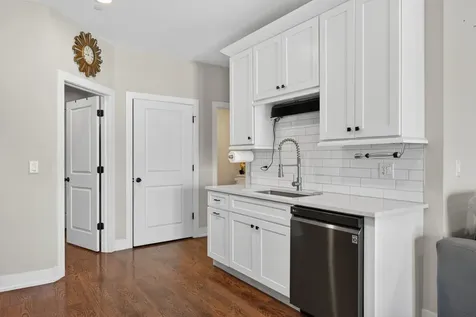 8166 West 87th Street Hickory Hills IL 60457