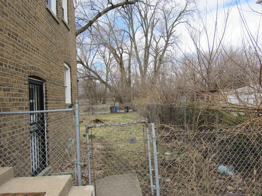 8756 South Kimbark Avenue Chicago IL 60619