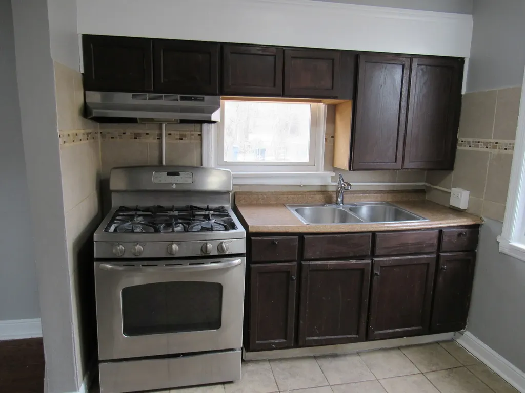 8756 South Kimbark Avenue Chicago IL 60619