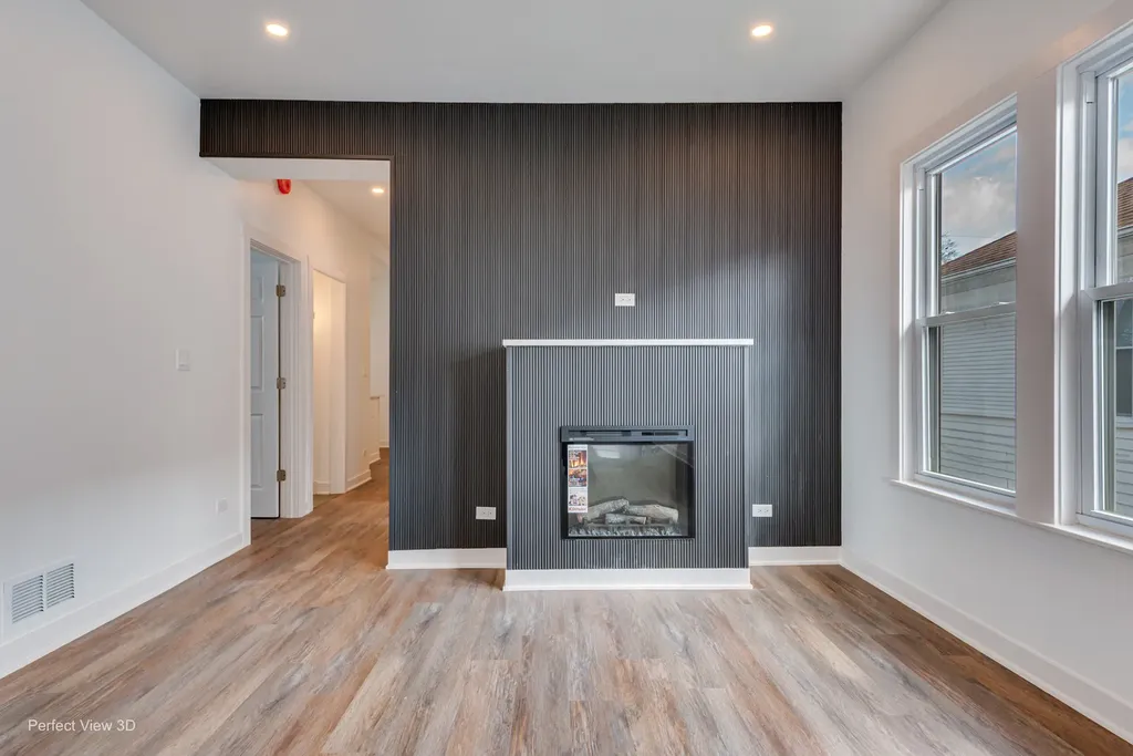 318 West 112th Street Chicago IL 60628