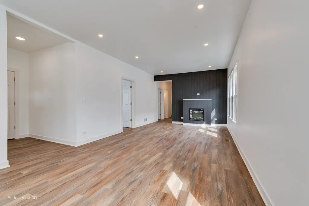 318 West 112th Street Chicago IL 60628