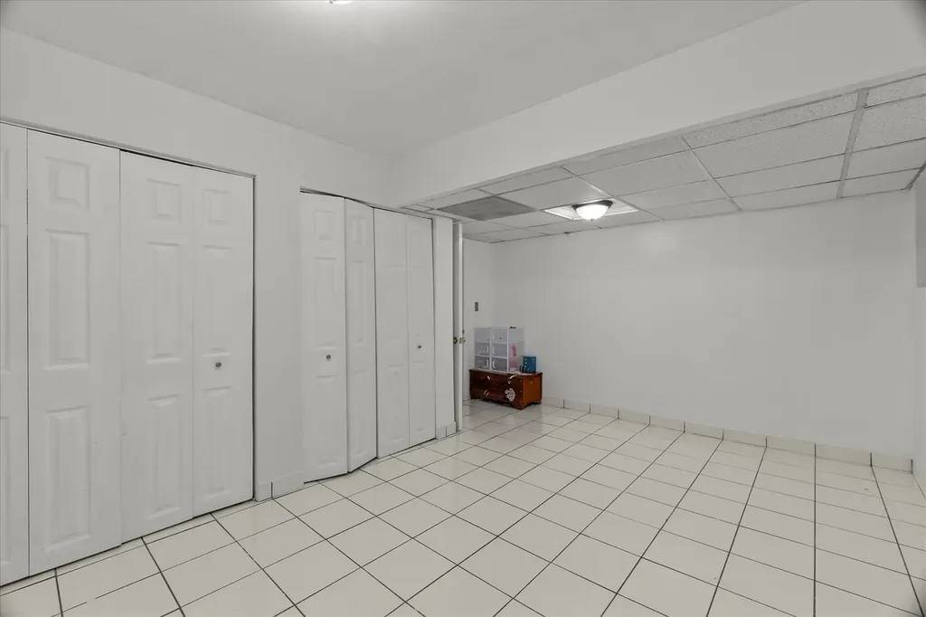 7431 North Hoyne Avenue Chicago IL 60645