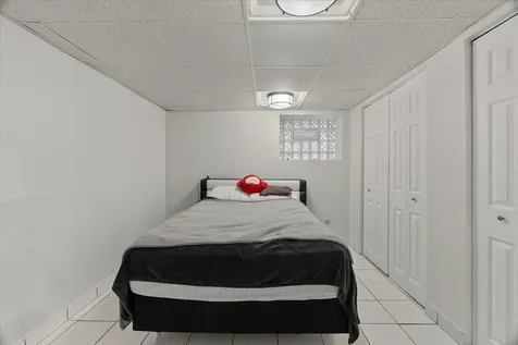 7431 North Hoyne Avenue Chicago IL 60645