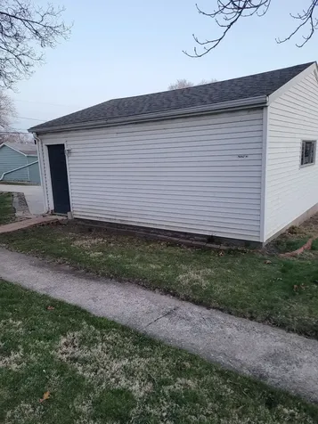 18237 Oakwood Avenue Lansing IL 60438