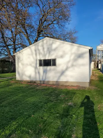 18237 Oakwood Avenue Lansing IL 60438