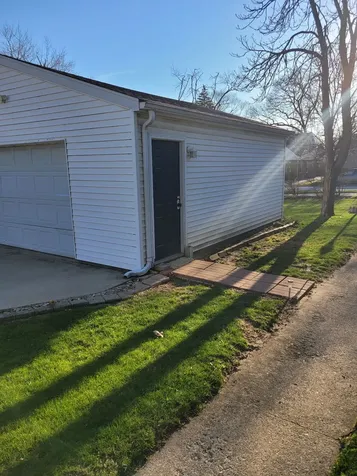 18237 Oakwood Avenue Lansing IL 60438