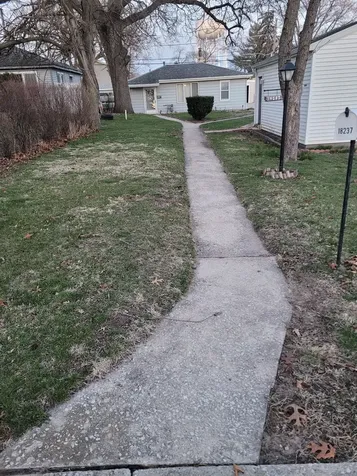 18237 Oakwood Avenue Lansing IL 60438