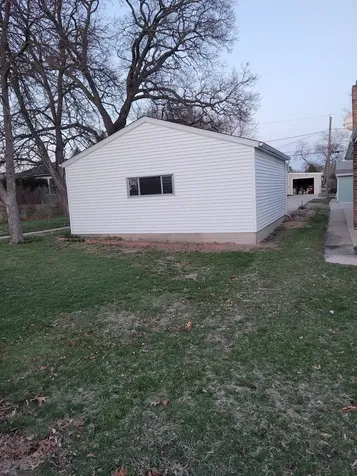 18237 Oakwood Avenue Lansing IL 60438