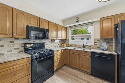 801 Delphia Avenue Elk Grove Village IL 60007