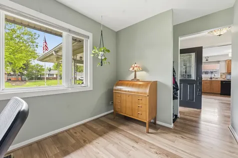801 Delphia Avenue Elk Grove Village IL 60007