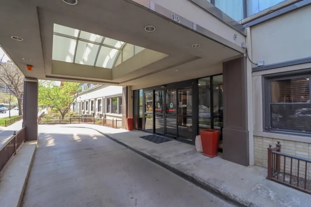 6030 North Sheridan Road Chicago IL 60660