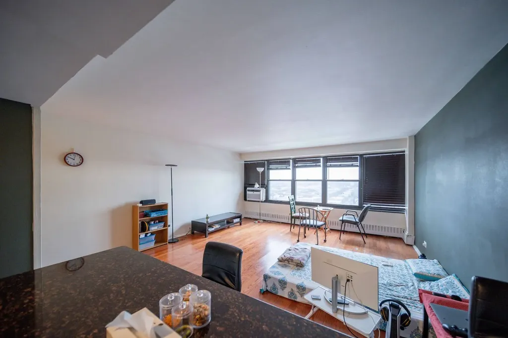 6030 North Sheridan Road Chicago IL 60660